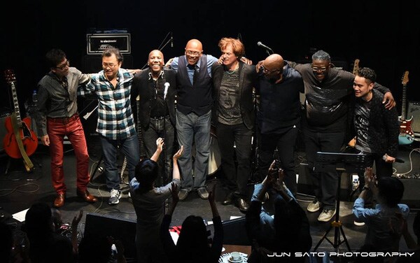 ネイザン・イースト来日公演の様子。