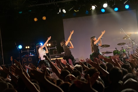 「Party Rockets ワンマンライブ～FULL THROTTLE～」の様子。