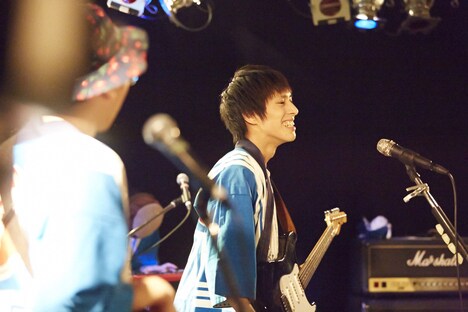 荒川ケンタウロスワンマンライブ「荒川ケンタウロス presents いいINANAKIの日六十分一本勝負～荒ケンやっちゃおうよ～」の様子。