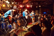 荒川ケンタウロスワンマンライブ「荒川ケンタウロス presents いいINANAKIの日六十分一本勝負～荒ケンやっちゃおうよ～」の様子。