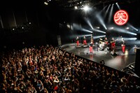 在日ファンク「『笑うな』発売記念ツアー」東京・EX THEATER ROPPONGI公演の様子。（Photo by AZUSA TAKADA）