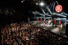 在日ファンク「『笑うな』発売記念ツアー」東京・EX THEATER ROPPONGI公演の様子。（Photo by AZUSA TAKADA）