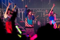 左から岡田ロビン翔子、大谷雅恵、後藤夕貴。