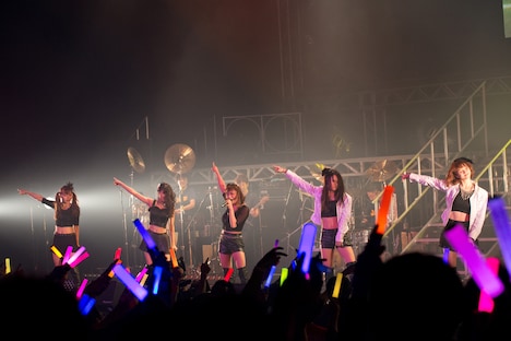 THE ポッシボー「祝 THE ポッシボーJapanツアー2014 ～8年かかりましたわ～」の様子。