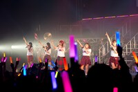 THE ポッシボー「祝 THE ポッシボーJapanツアー2014 ～8年かかりましたわ～」の様子。