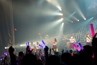 THE ポッシボー「祝 THE ポッシボーJapanツアー2014 ～8年かかりましたわ～」の様子。