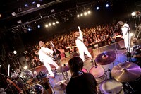 UNCHAIN「"N.E.W.S." Release One Man Tour～7th News～」東京・LIQUIDROOM公演の様子。