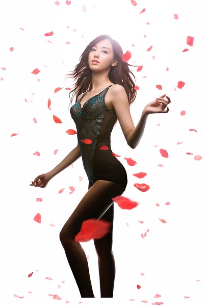 CMでの下着を身に付けたジュヨン。