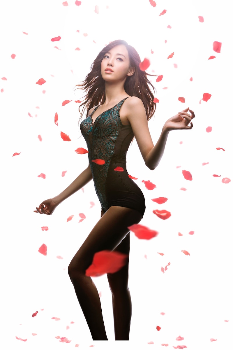 CMでの下着を身に付けたジュヨン。