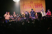 アンコールで「MIRROR BALLS + The Blues」をセッションするDCPRGとSIMI LAB。（撮影：埼玉泰史）