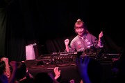 DJ younaP!（撮影：後藤壮太郎）