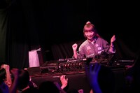 DJ younaP!（撮影：後藤壮太郎）