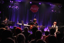 左から小貫早智子、ハシダカズマ、しふぉん。（撮影：後藤壮太郎）