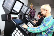 「jubeat saucer fulfill」をプレイするHAYATO（手前）、HIRO（奥）。