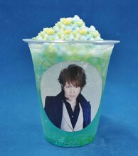 ディッピンドッツ・アイスクリームで販売される「『White tree』フロート」の「マオ」フレーバー。