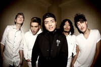 SWANKY DANKとCrystal LakeのRyo Kinoshita（写真中央）。