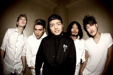 SWANKY DANKとCrystal LakeのRyo Kinoshita（写真中央）。