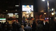 大阪・三角公園前RIBIAでパフォーマンスする後藤まりこ。
