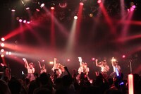 放課後プリンセスによるライブの様子。