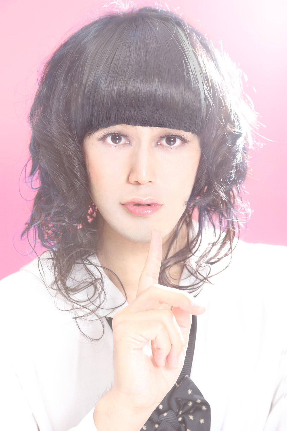 アイドルからSMまで、松永天馬の“自慰識過剰”なセルフポートレート展