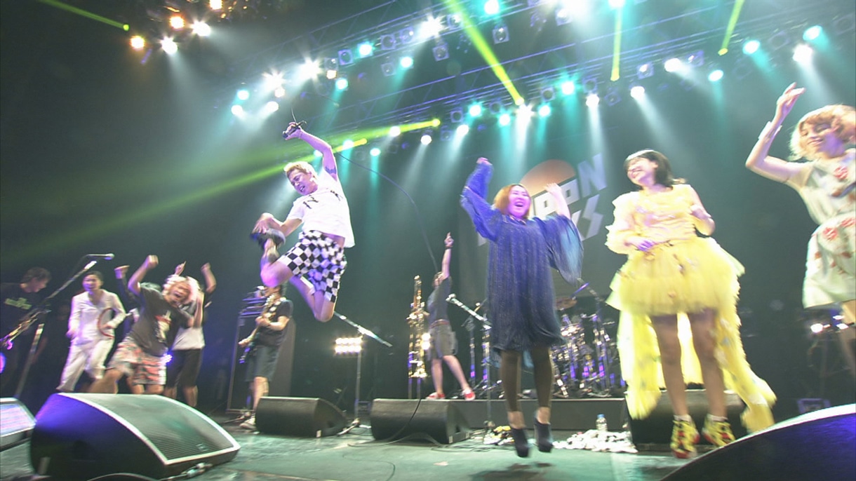 「Ato-Ichinen」で共演したKEMURIとSEBASTIAN X、tricot。