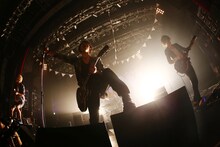 THE ORAL CIGARETTES「THE ORAL CIGARETTES 唇ワンマンツアー 2014 AUTUMN ～食欲の秋にアルバムリリース、BKW勢食い尽くしてやる！の巻～」東京・TSUTAYA O-EAST公演の様子。（Photo by Kohei Suzuki）