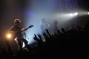 THE ORAL CIGARETTES「THE ORAL CIGARETTES 唇ワンマンツアー 2014 AUTUMN ～食欲の秋にアルバムリリース、BKW勢食い尽くしてやる！の巻～」東京・TSUTAYA O-EAST公演の様子。（Photo by Kohei Suzuki）