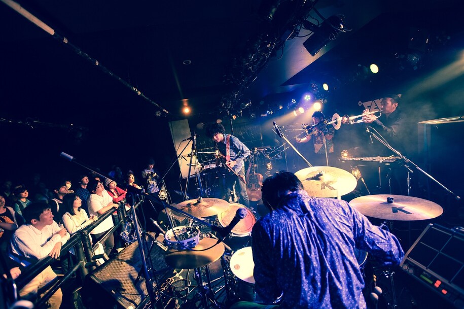 ROTH BART BARONワンマン会場で写真展開催、DVDプレゼントも