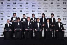 「GQ Men of the Year 2014」授賞式に出席した（左から）鈴木敏夫、劇団ひとり、小栗旬、園子温、布袋寅泰、坂上忍、唐沢寿明、ウルフルズ。