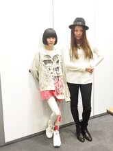 左から小南泰葉、THE SxPLAY。