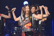 ライブコーナーでの倉木麻衣。(c)日本テレビ