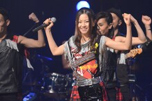 ライブコーナーでの倉木麻衣。(c)日本テレビ