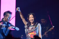 ライブコーナーでの倉木麻衣。(c)日本テレビ