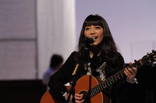 「希望の環（WA）」を歌うmiwa。(c)フジテレビ