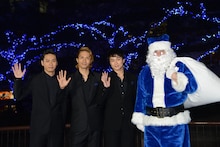 左から山下健二郎（三代目 J Soul Brothers）、橘ケンチ（EXILE）、白濱亜嵐（EXILE / GENERATIONS from EXILE TRIBE）、青いサンタクロース。