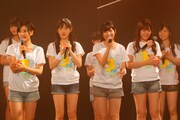 映画「DOCUMENTARY of HKT48」（仮題）全国公開の知らせに驚くHKT48メンバー。(c)AKS