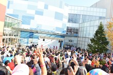 チームしゃちほこ「『シャンプーハット』リリース記念フリーなライブ」ららぽーと柏の葉公演の様子。