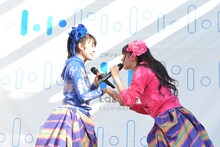 左から咲良菜緒、安藤ゆず。