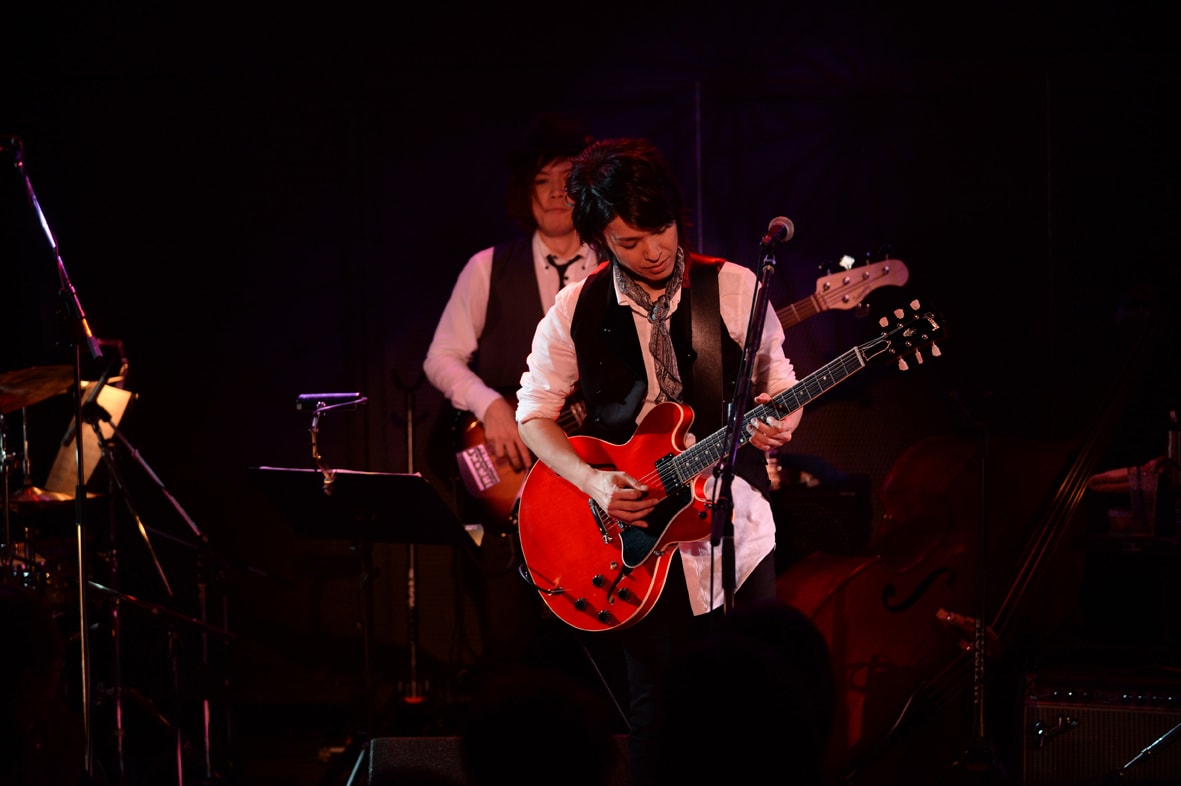 昨日11月22日に行われた「Premium Night Show-月と星のキャラバン-」神奈川・MOTION BLUE YOKOHAMA公演の様子。