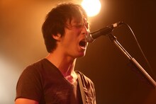 locofrankの森勇介（G, Vo）。（撮影：鈴木公平）