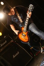 SHANKの松崎兵太（G, Cho）。（撮影：鈴木公平）