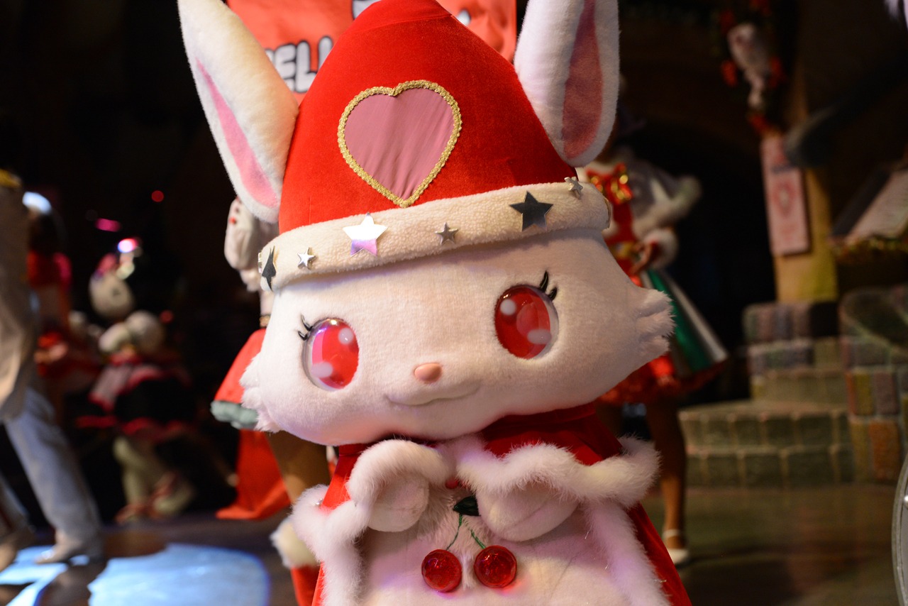 サンリオピューロランドのパレード「ARIGATO EVERYONE!」の様子。(c) 2014 SANRIO CO.,LTD.