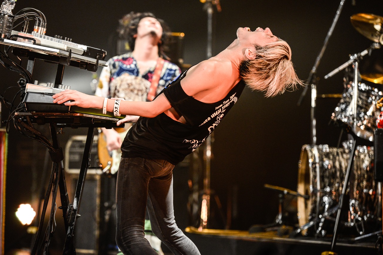 岡本伸明（Syn, Cowbell, Shriek）（Photo by azusa takada）