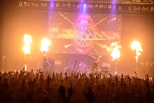 「～Japan Tour 2014～ "SUPER HIGH TENSION DISCO!!!【特別公演】CLIMAX DISCO 2014～Keep Standing, ISHIGE"」の様子。（Photo by azusa takada）