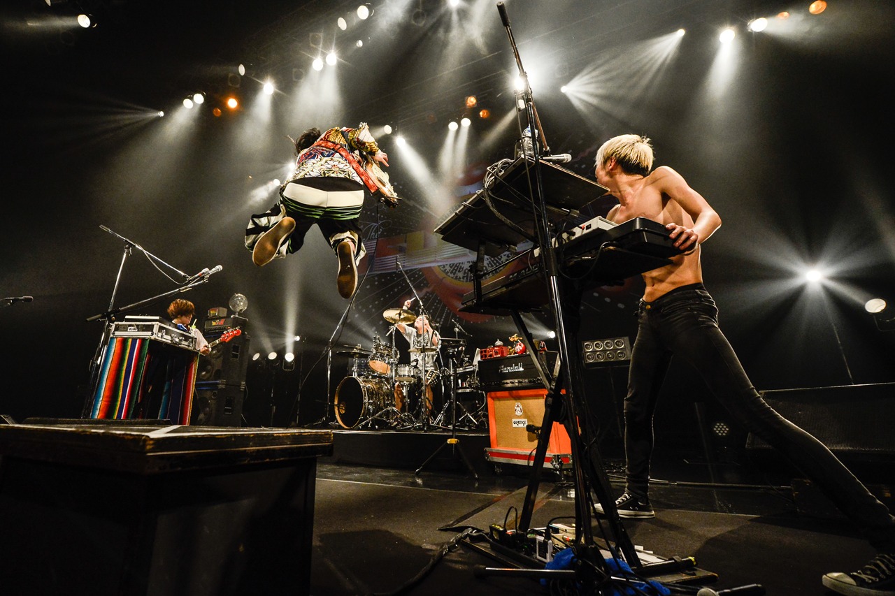 「～Japan Tour 2014～ "SUPER HIGH TENSION DISCO!!!【特別公演】CLIMAX DISCO 2014～Keep Standing, ISHIGE"」の様子。（Photo by azusa takada）