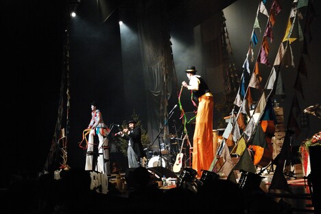 OVERGROUND ACOUSTIC UNDERGROUND「TOUR 2014 - FOLLOW THE DREAM - TOUR FINAL」の様子。