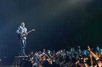 スガシカオ「Suga Shikao ～Next Round Tour 2014～」東京・TOKYO DOME CITY HALL公演の様子。(Photo by Riei Nakagawara)