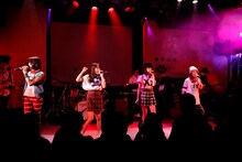 Little Glee Monster「Let's ハイファイブ！～楽しみたい人この指とまれ!!～」の様子。