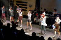 Little Glee Monster「Let's ハイファイブ！～楽しみたい人この指とまれ!!～」の様子。