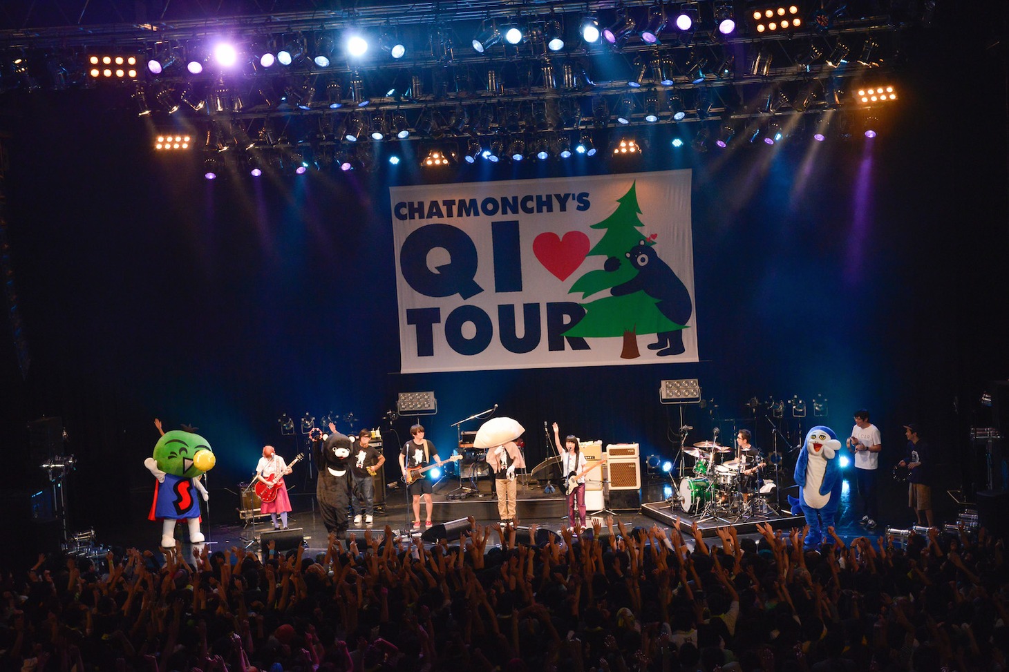 「9周年記念ライブ“9愛”」アンコールの様子。（撮影：古溪一道）